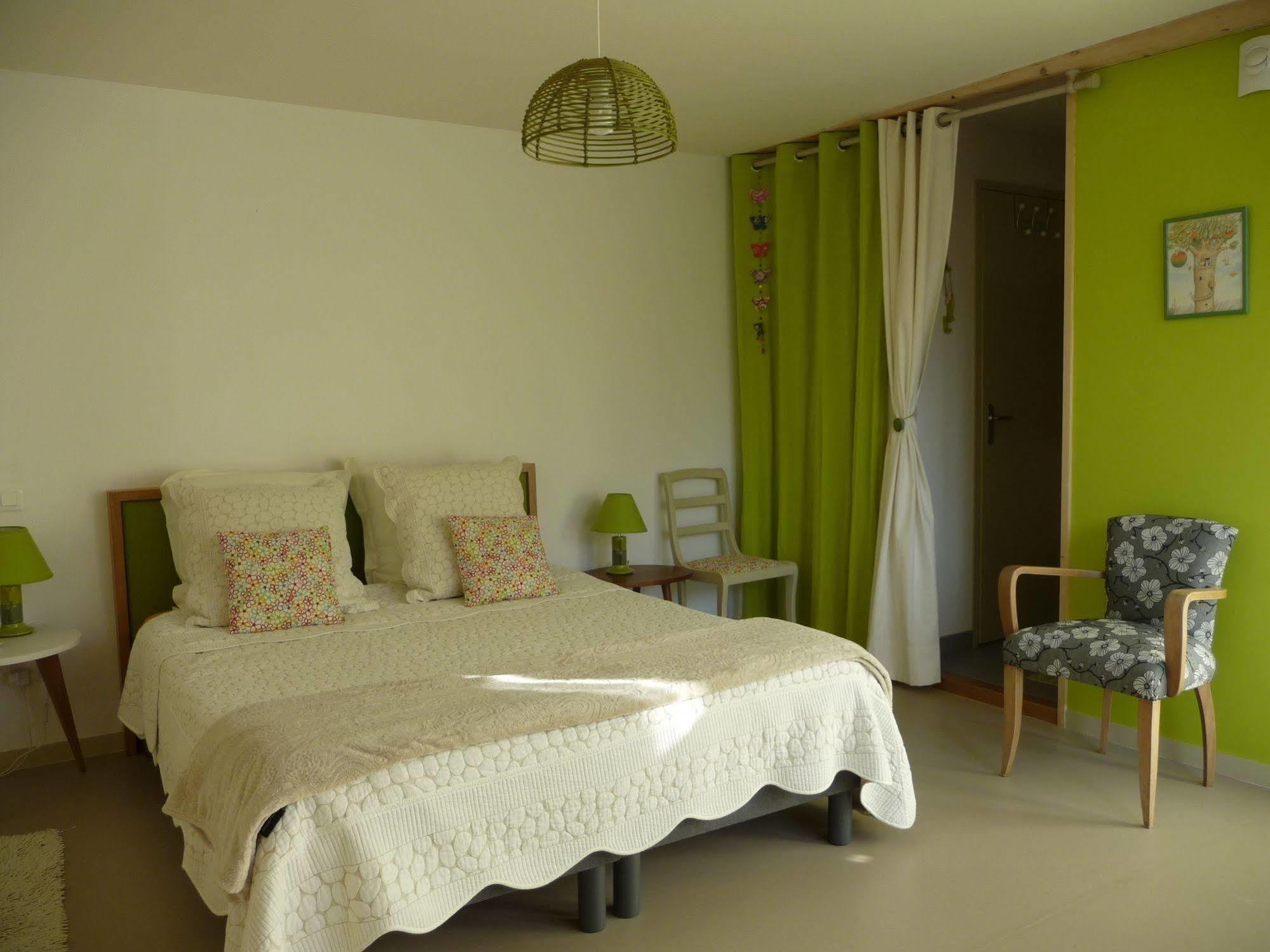 Le Jardin Aux Oiseaux Bed & Breakfast Ferel Exterior photo