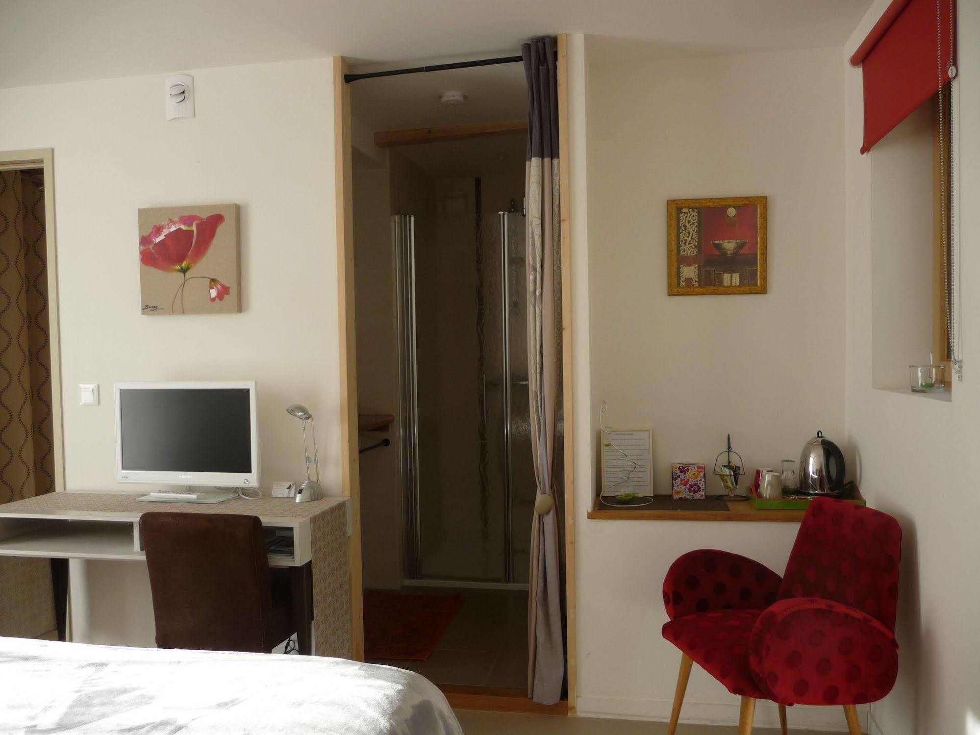 Le Jardin Aux Oiseaux Bed & Breakfast Ferel Exterior photo
